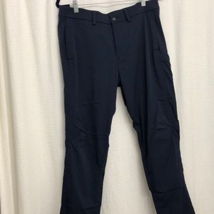 Lululemon men’s Navy commuter pants size 32